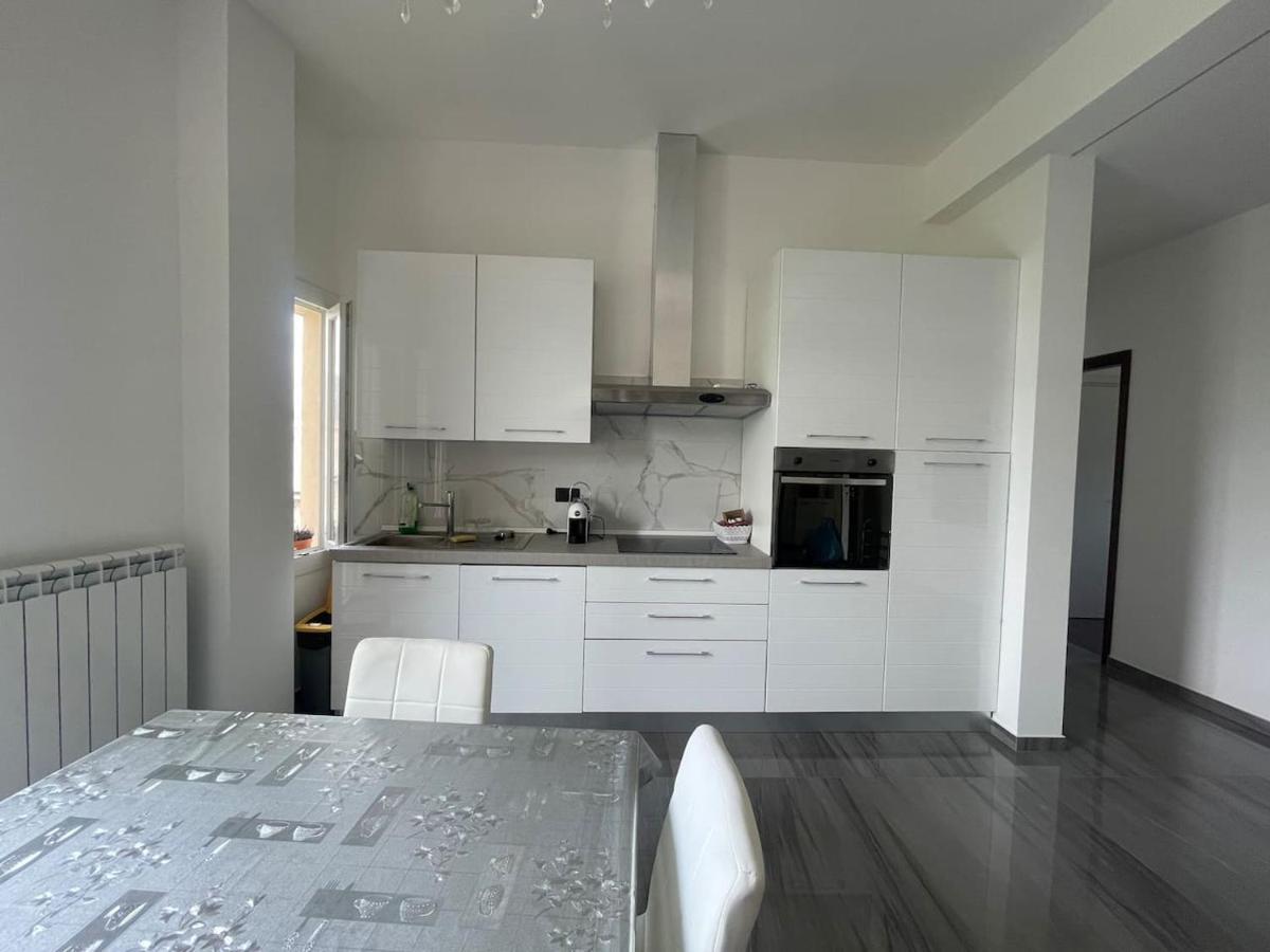 Autumn Appartement Vado Ligure Buitenkant foto