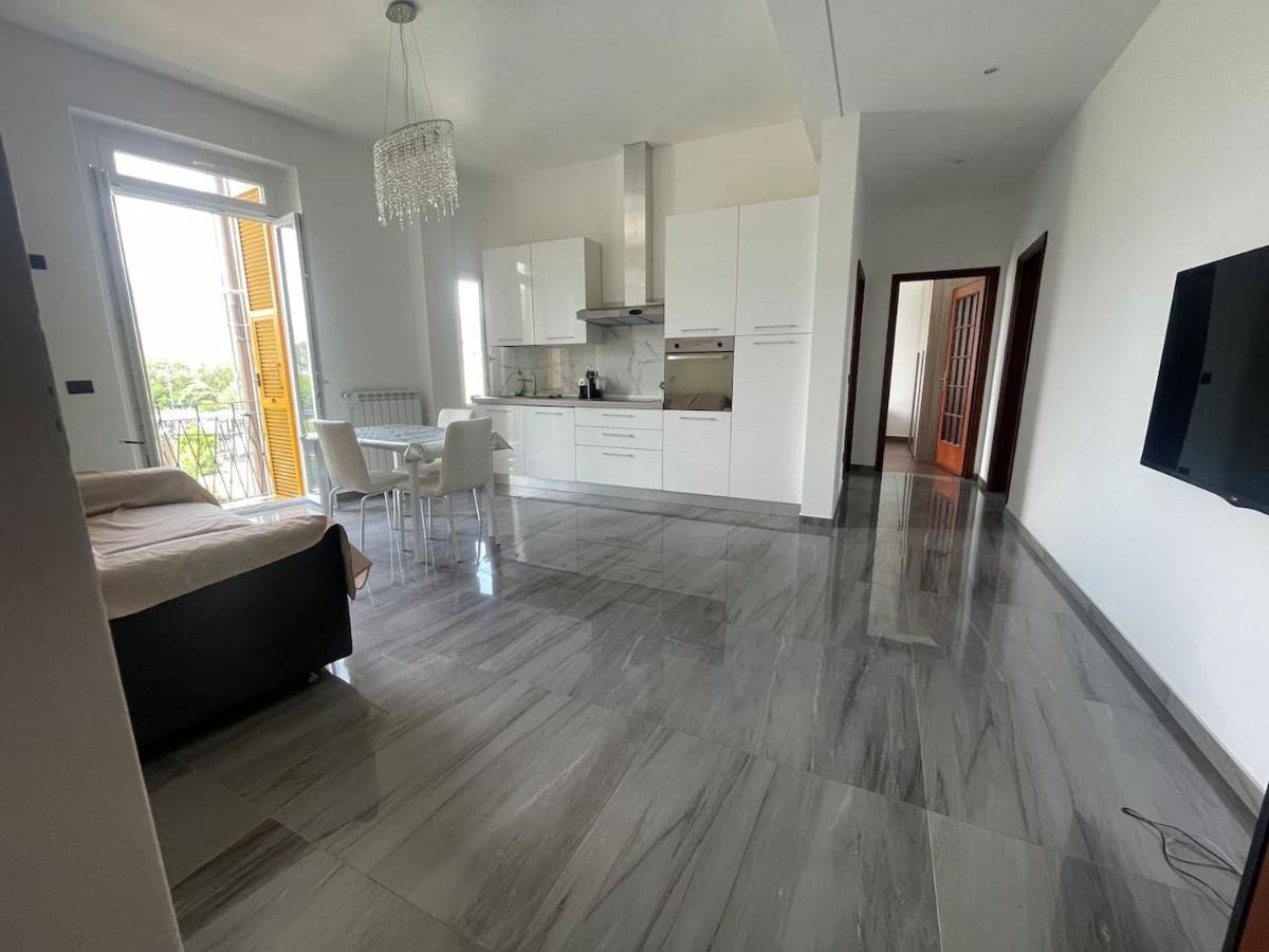 Autumn Appartement Vado Ligure Buitenkant foto
