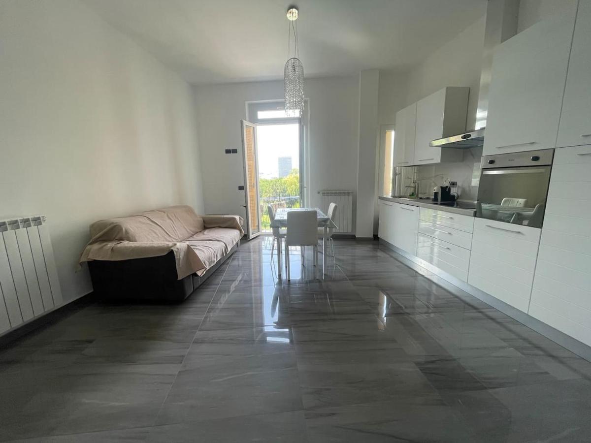 Autumn Appartement Vado Ligure Buitenkant foto
