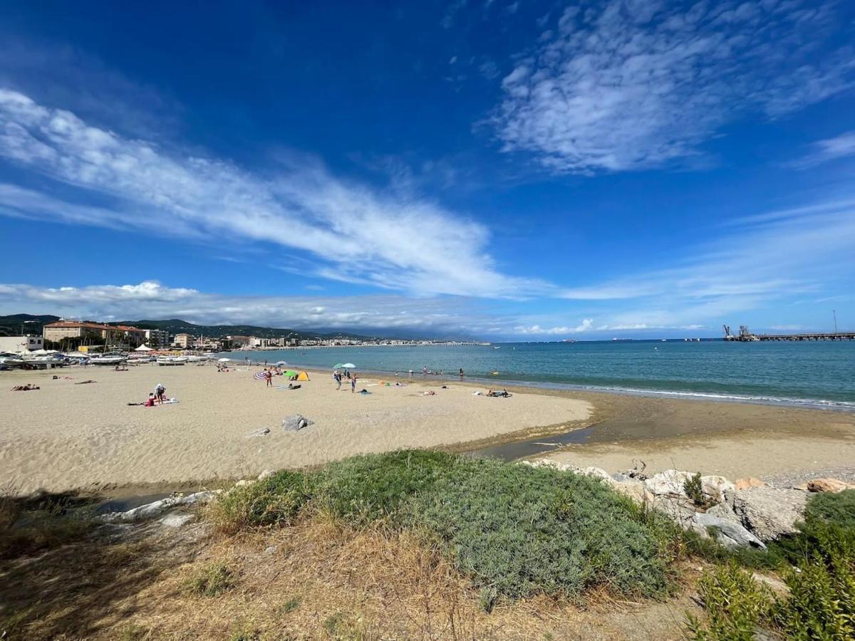 Autumn Appartement Vado Ligure Buitenkant foto